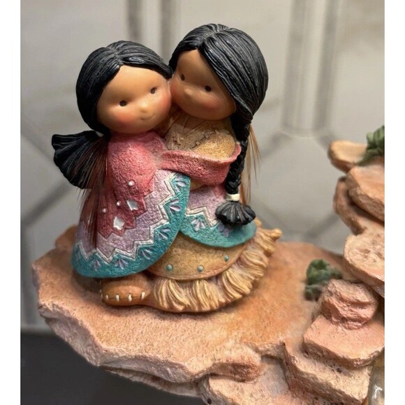 Friends Of The Feather Rock Cliff Waterfall Display Stand With Five Figurines - Picture 13 of 13